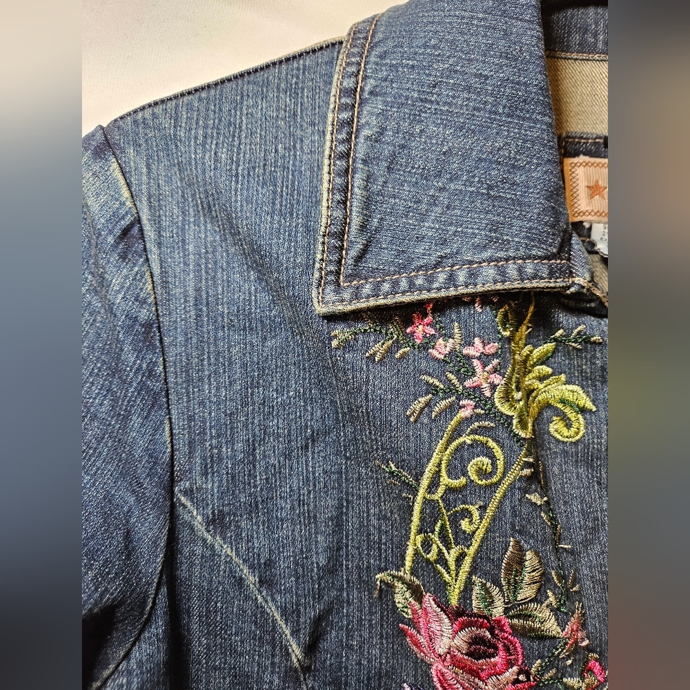 A.M.I. Embroidery Floral Duster Jean Denim Jacket Size Small Boho Western - Picture 5 of 11